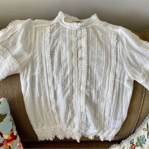 Shortsleeved boho style blouse